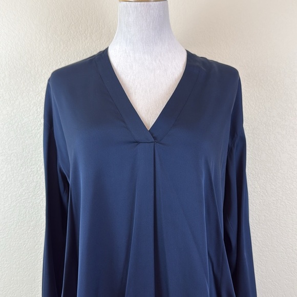 Vince Blue Long Sleeve Relaxed Silk Blouse Size Small - Picture 2 of 8